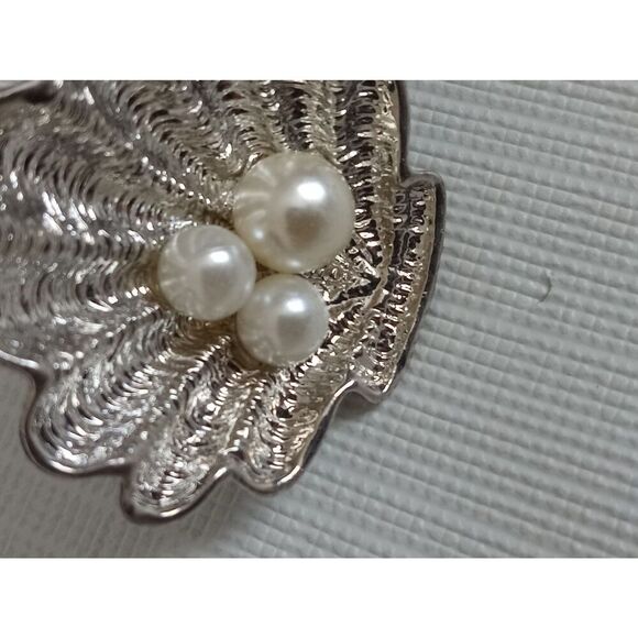 Silver Tone Metal Clam Shell Faux Pearl Beads One Size Adjustable Statement Ring - Picture 5 of 6